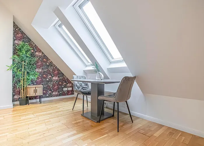 Stylish 1br With Balcony Quick Access Apartment